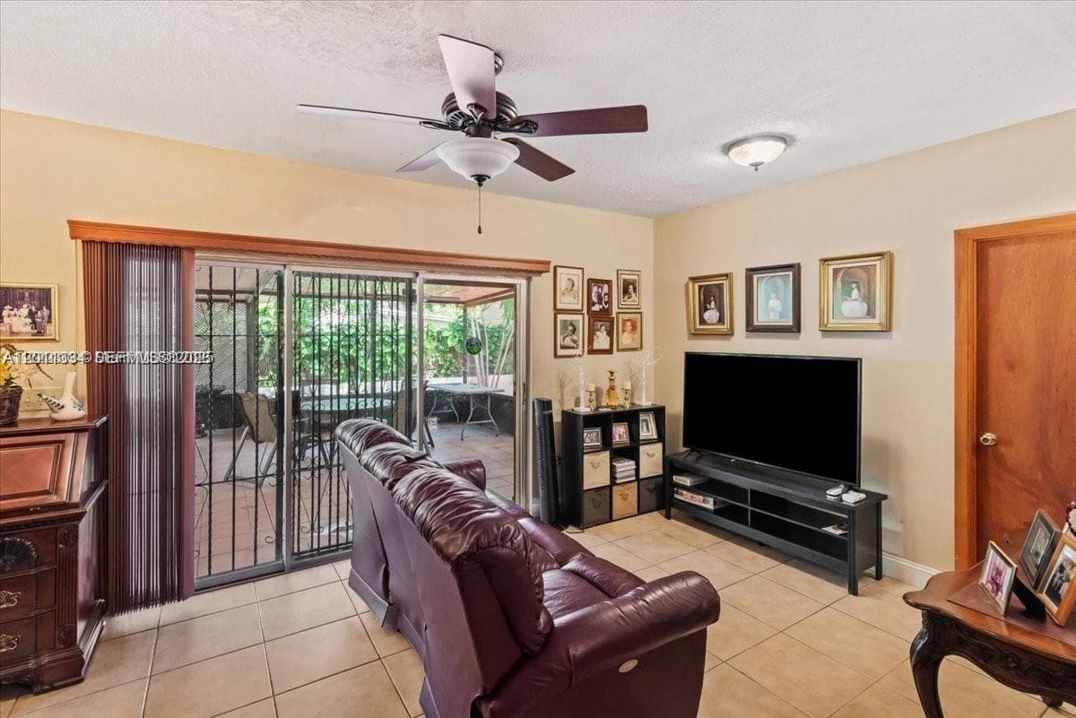 6385 SW 25th St, Miami FL 33155 — 9