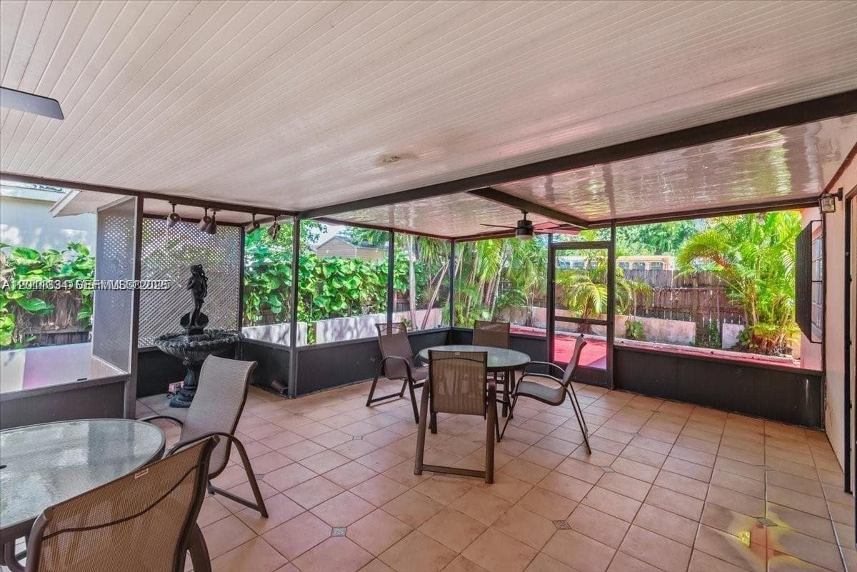 6385 SW 25th St, Miami FL 33155 — 19