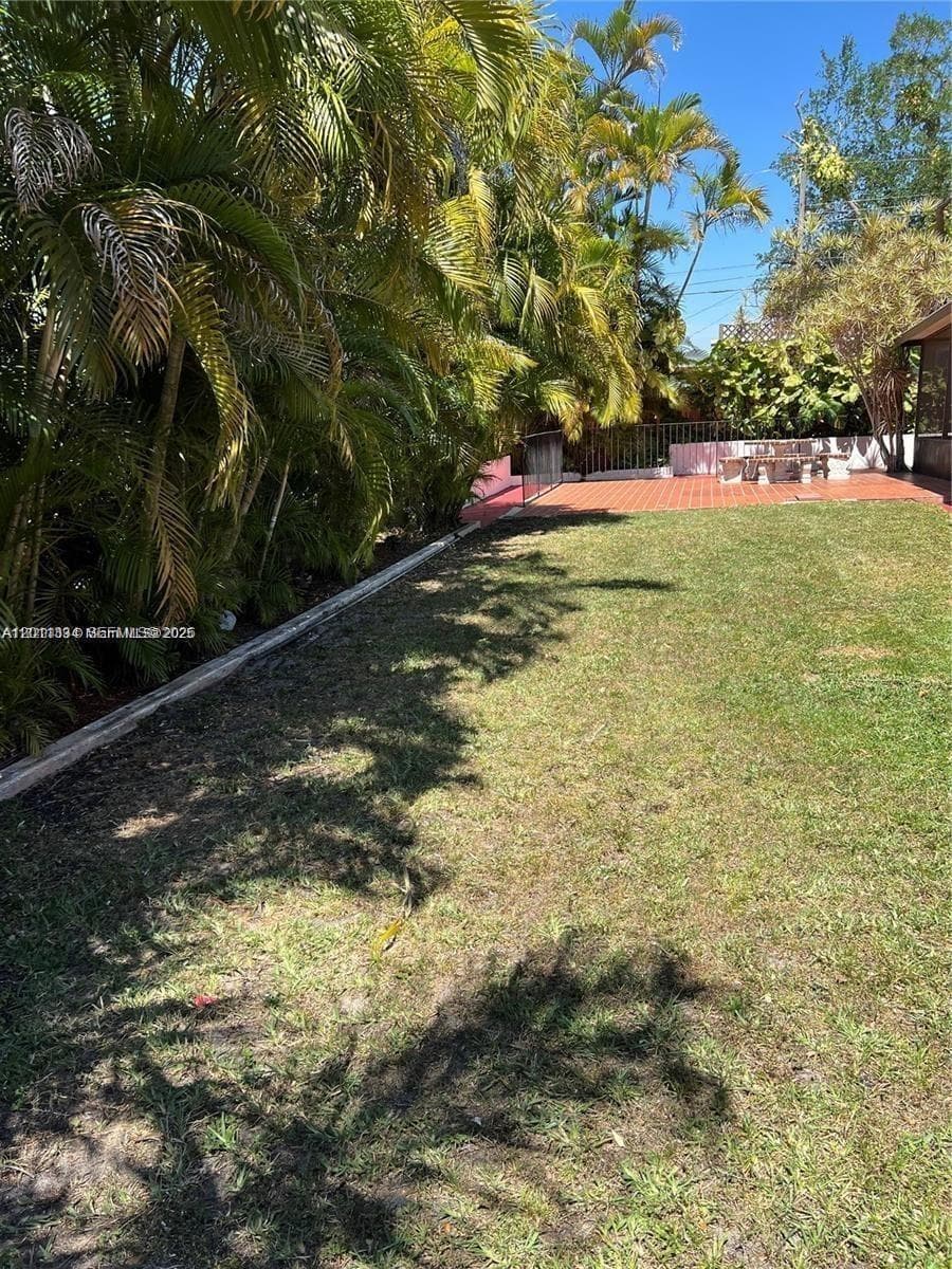 6385 SW 25th St, Miami FL 33155 — 21