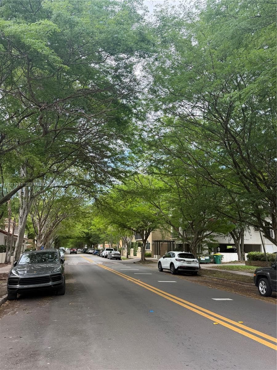 820 Salzedo St # 202, Coral Gables FL 33134 — 24