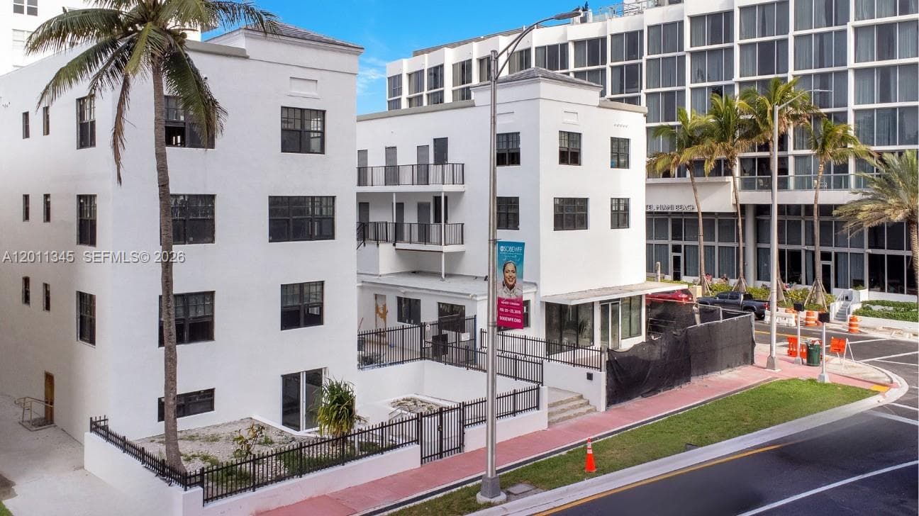 2814 Collins Ave, Miami Beach FL 33140 — 1