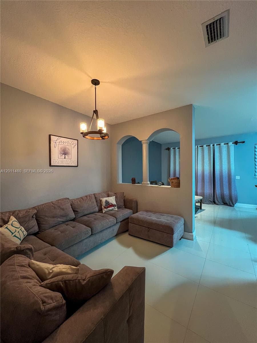 639 NE 21st Ave, Homestead FL 33033 — 7