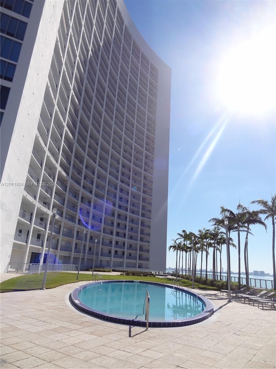 601 NE 36th St # 1705, Miami FL 33137 — 16