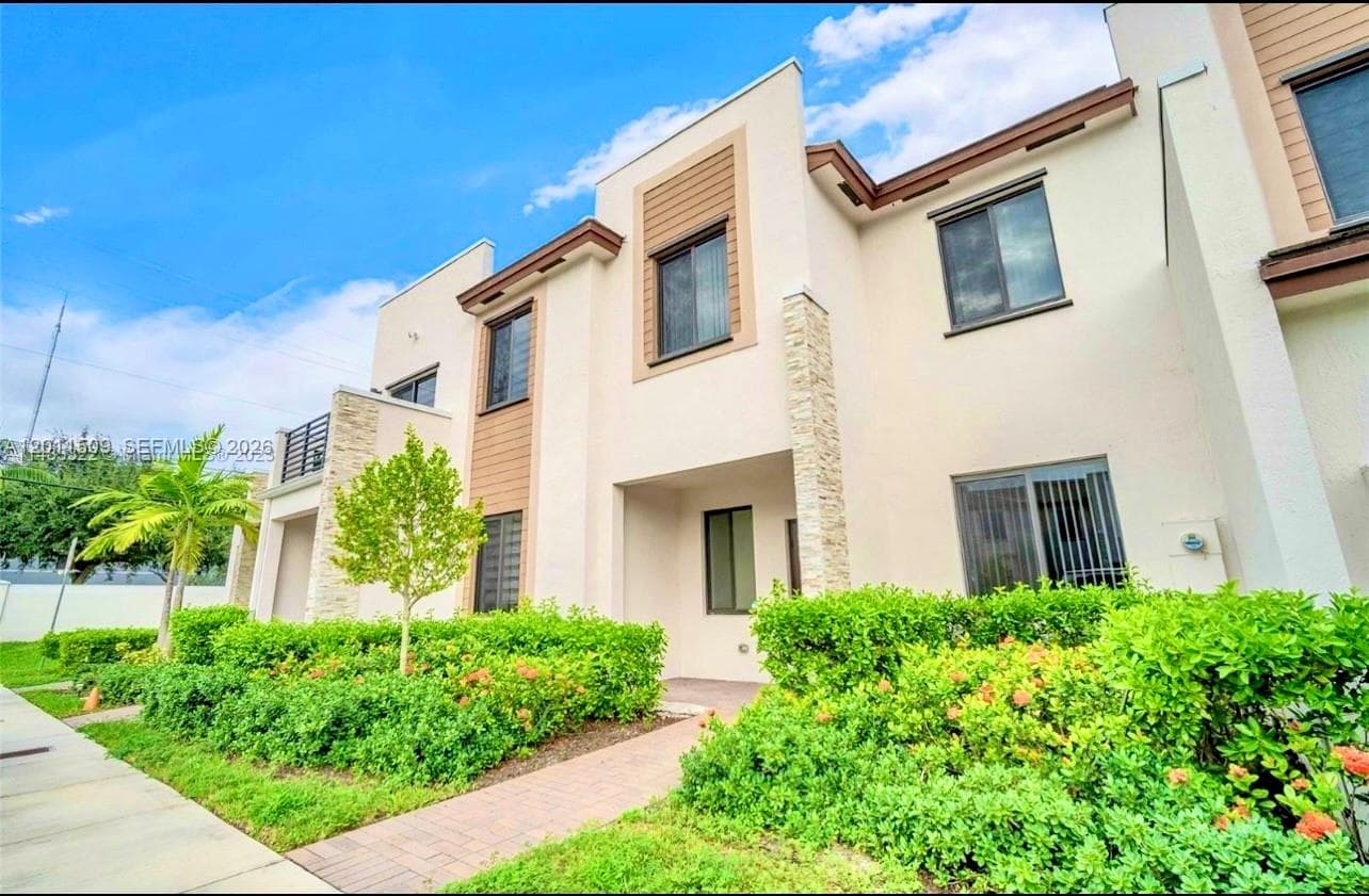 21443 NE 2nd Path # 21443, Miami FL 33179 — 2