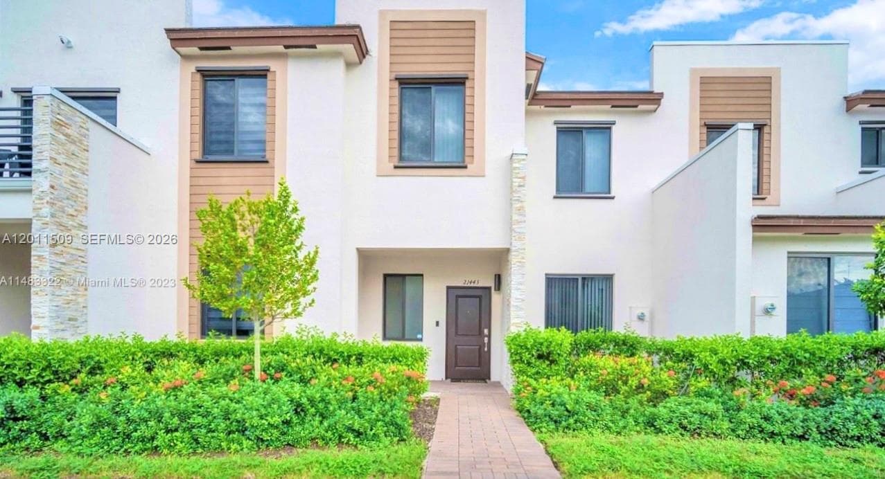 21443 NE 2nd Path # 21443, Miami FL 33179 — 1