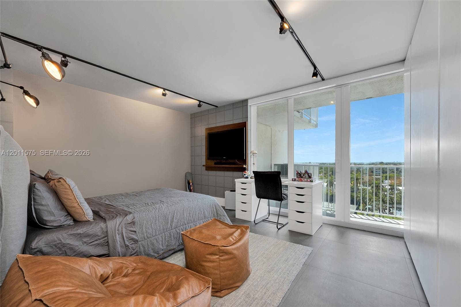 881 Ocean Dr # 7D, Key Biscayne FL 33149 — 30