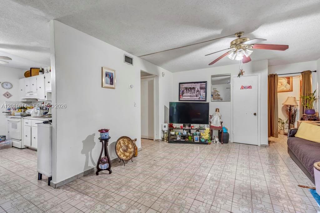 519 NW 10th Ave, Miami FL 33136 — 27