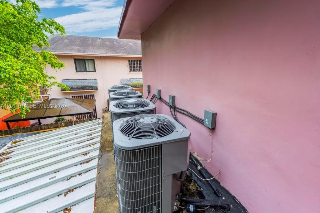 519 NW 10th Ave, Miami FL 33136 — 13