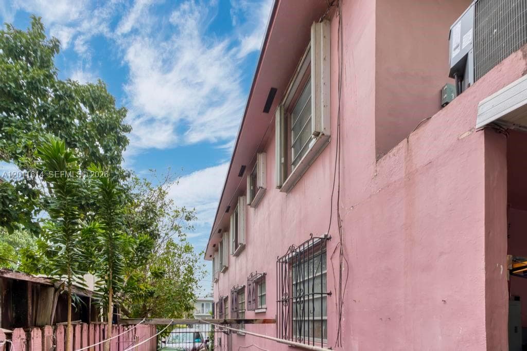 519 NW 10th Ave, Miami FL 33136 — 17