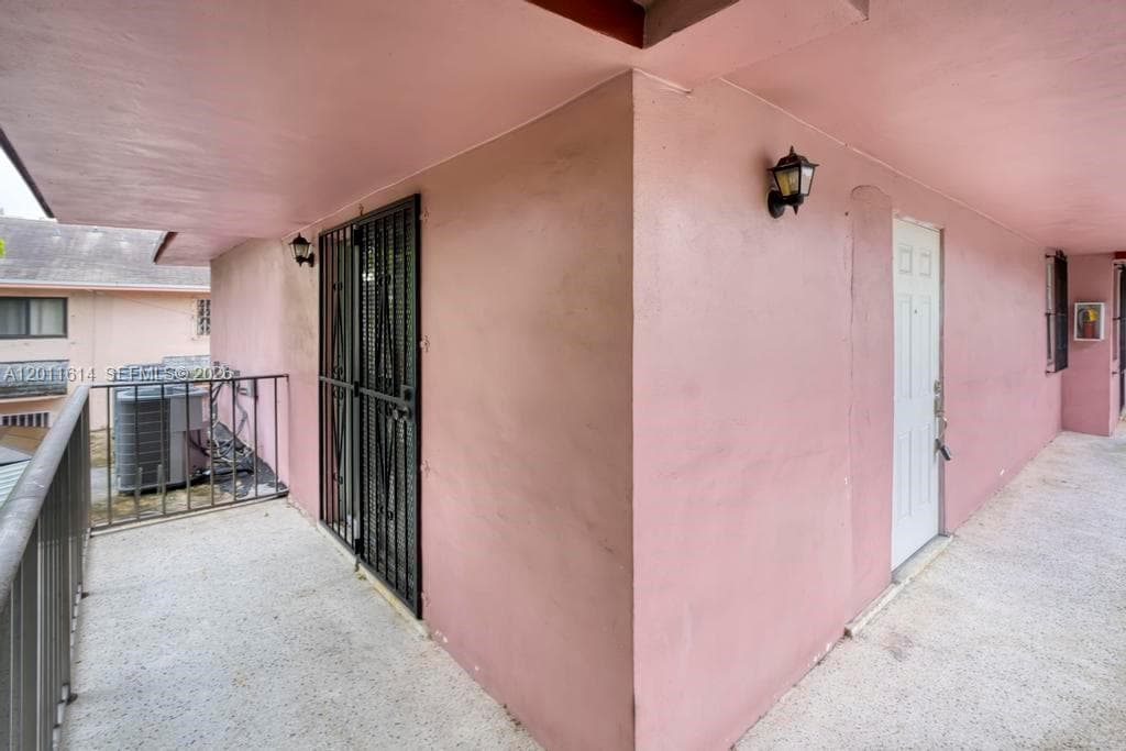 519 NW 10th Ave, Miami FL 33136 — 26