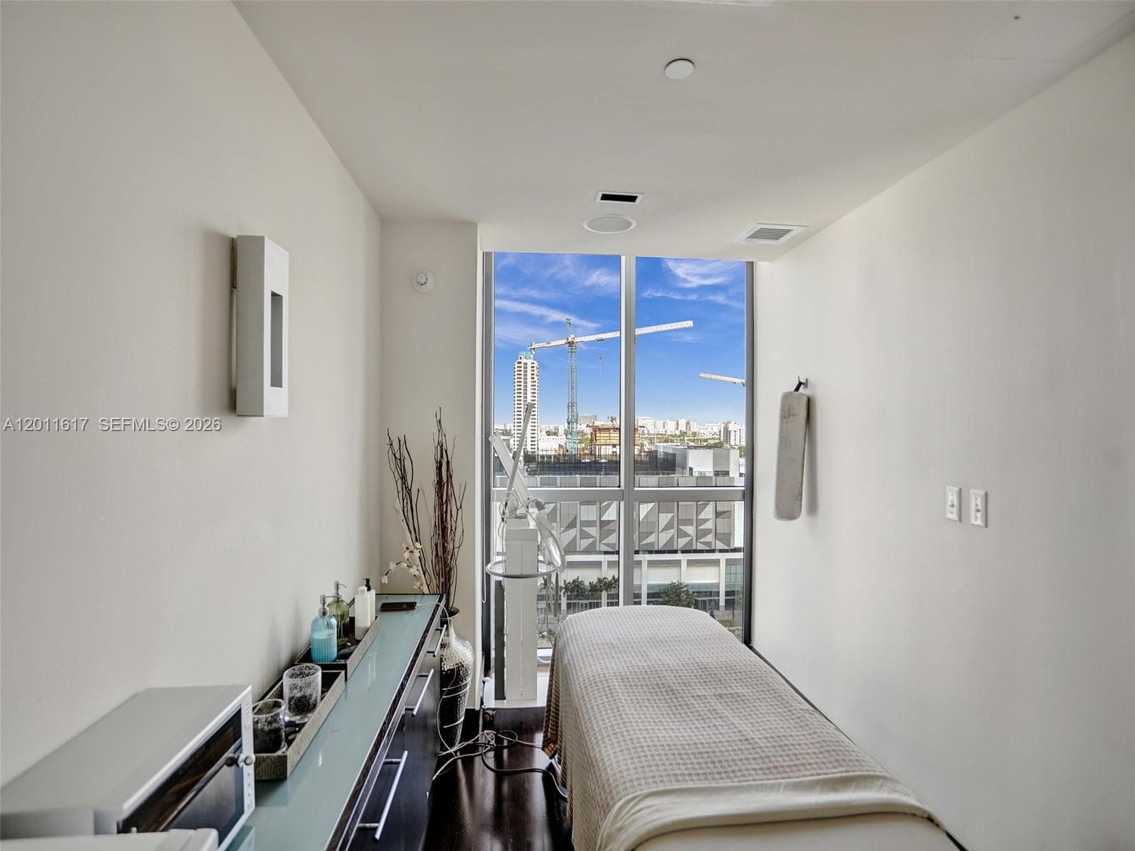 900 Biscayne Blvd # 1808, Miami FL 33132 — 27