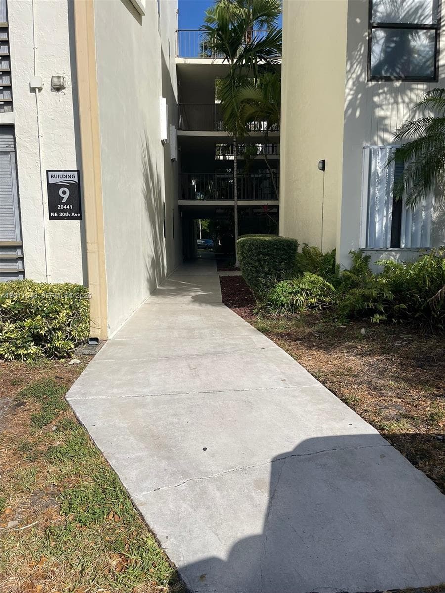 20441 NE 30th Ave # 9, Aventura FL 33180 — 29