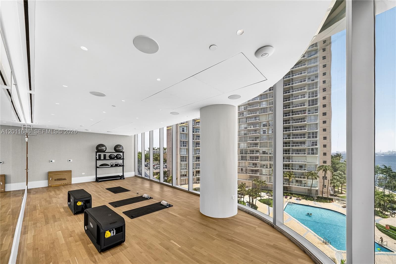 175 25 RD # 3303, Miami FL 33129 — 23