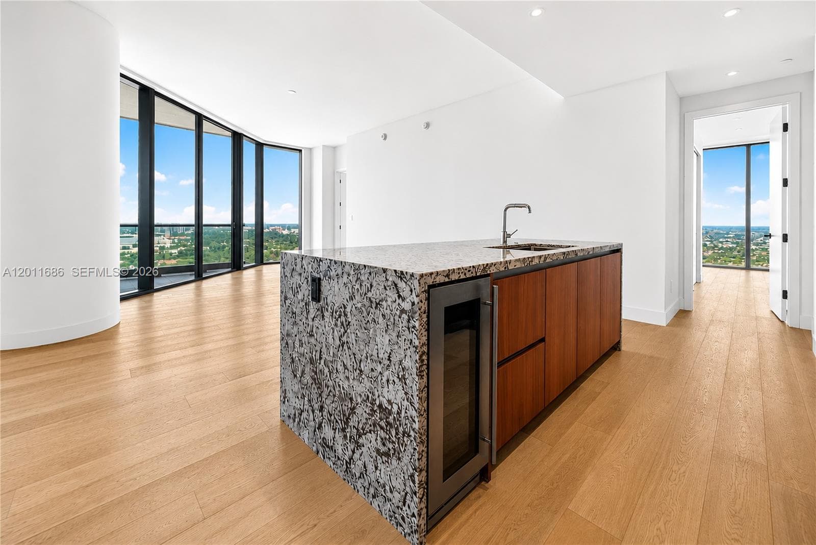 175 25 RD # 3303, Miami FL 33129 — 5