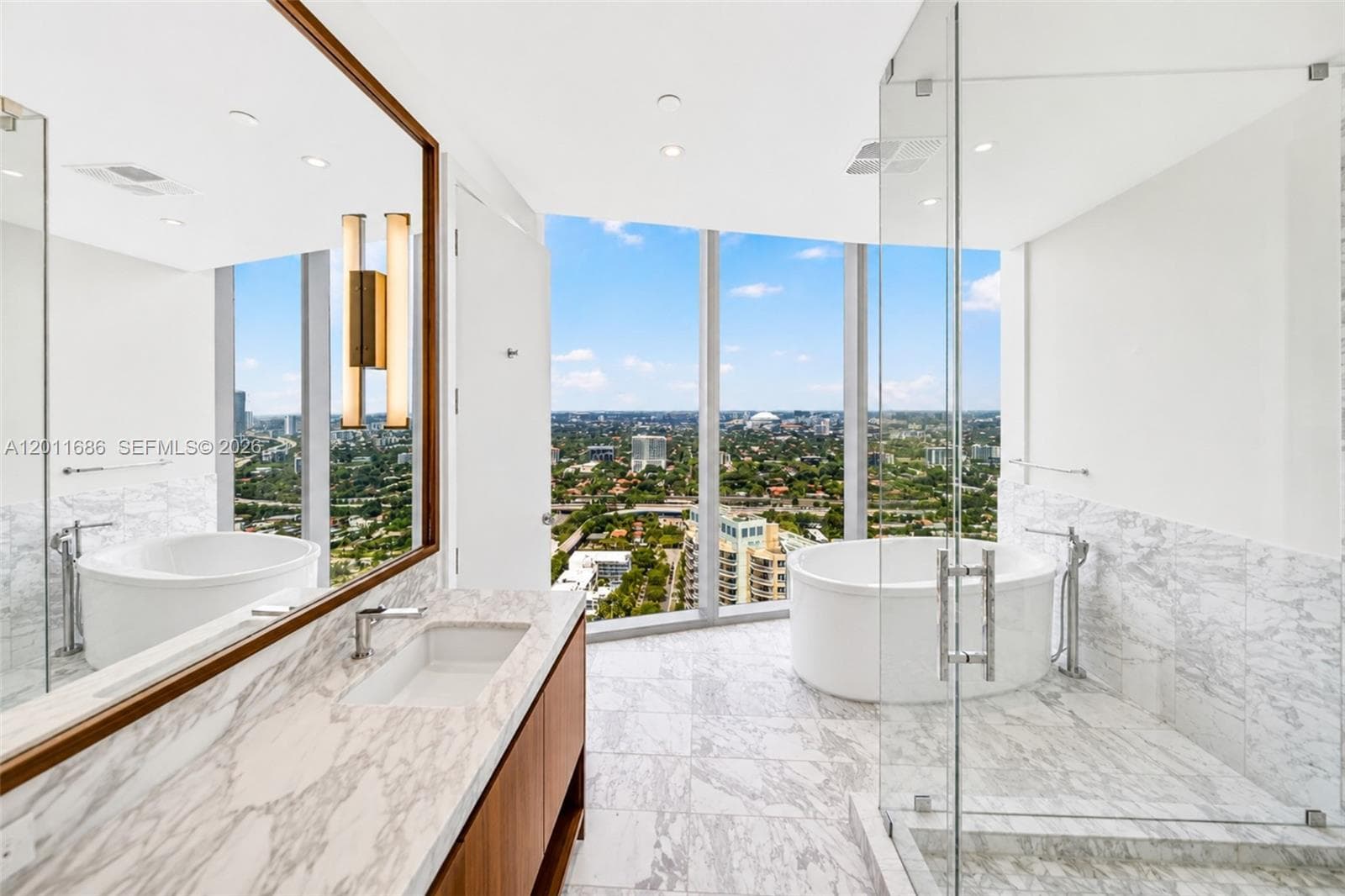 175 25 RD # 3303, Miami FL 33129 — 10