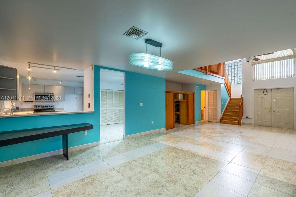 243 NE 212th Ter, Miami FL 33179 — 5