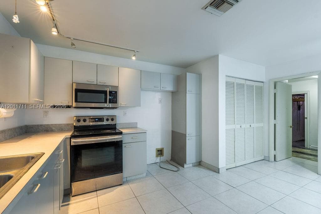 243 NE 212th Ter, Miami FL 33179 — 9