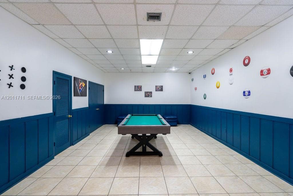 243 NE 212th Ter, Miami FL 33179 — 33