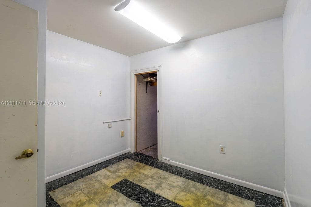243 NE 212th Ter, Miami FL 33179 — 11