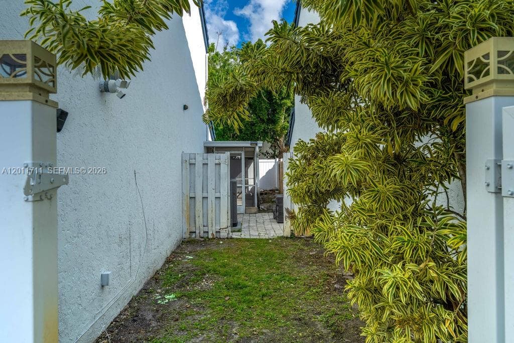 243 NE 212th Ter, Miami FL 33179 — 29