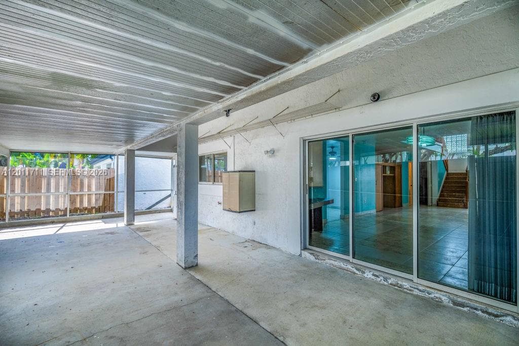 243 NE 212th Ter, Miami FL 33179 — 25