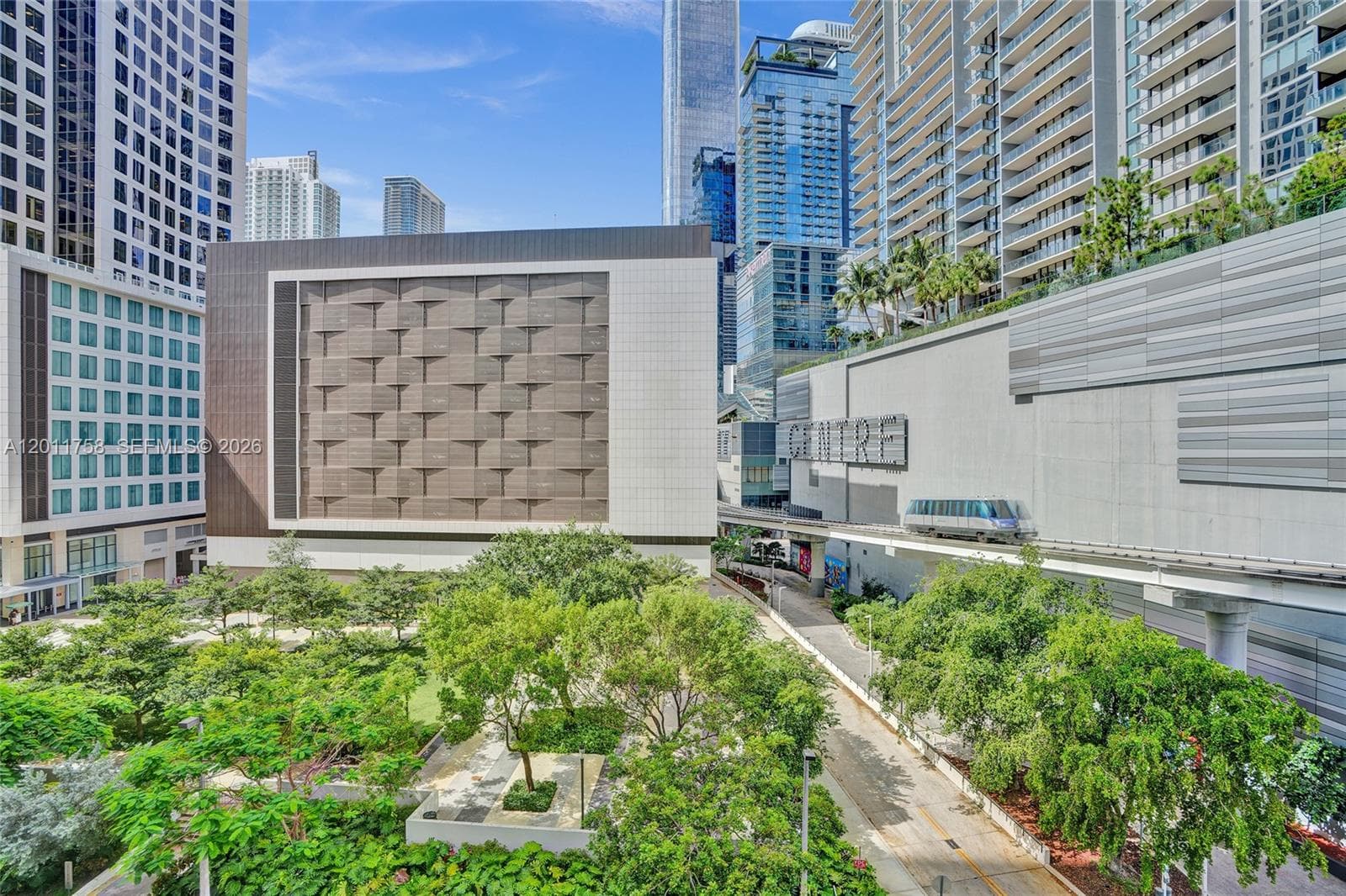 31 SE 6th St # 805, Miami FL 33131 — 25