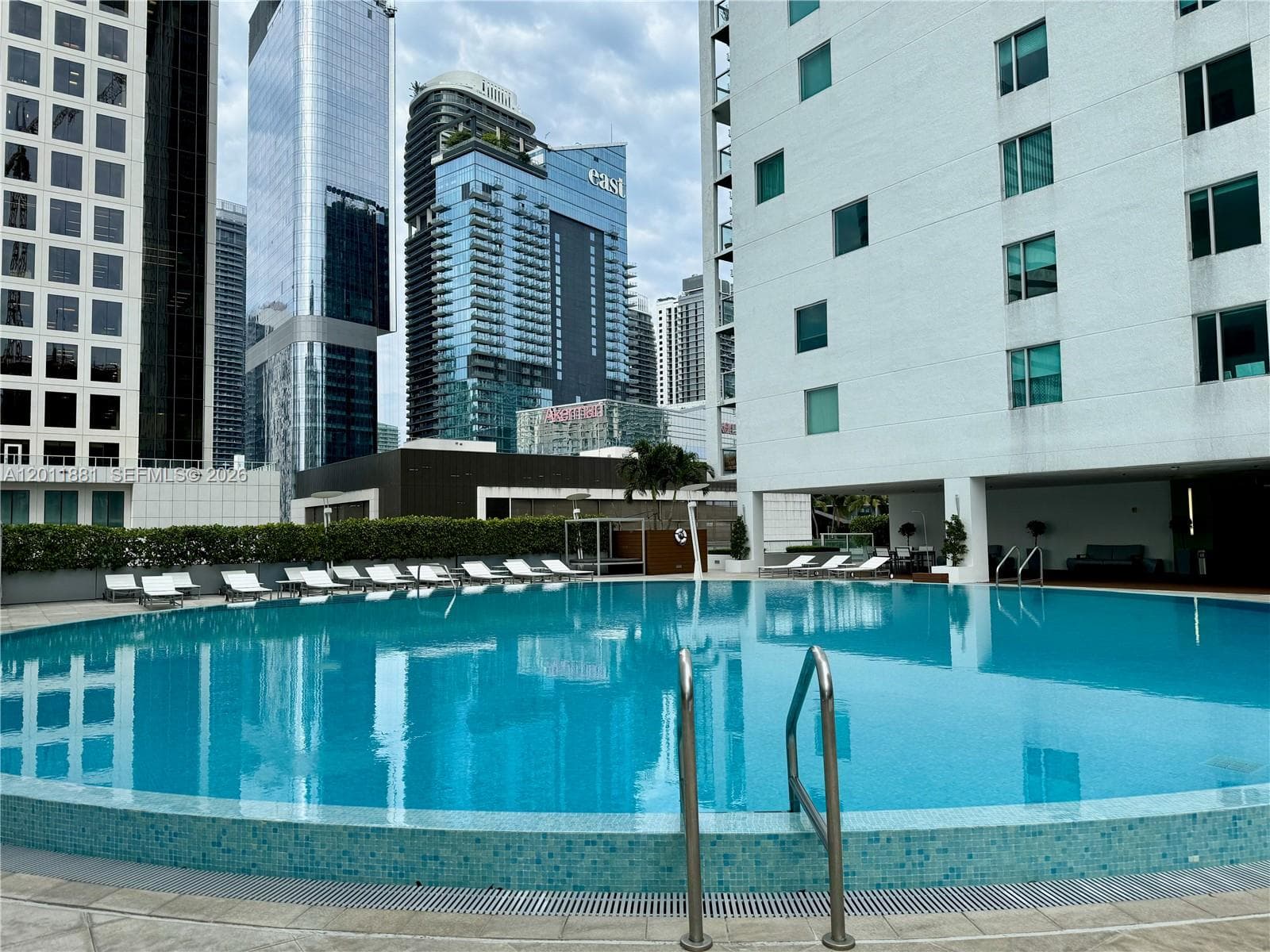 500 Brickell Ave # 1407, Miami FL 33131 — 33