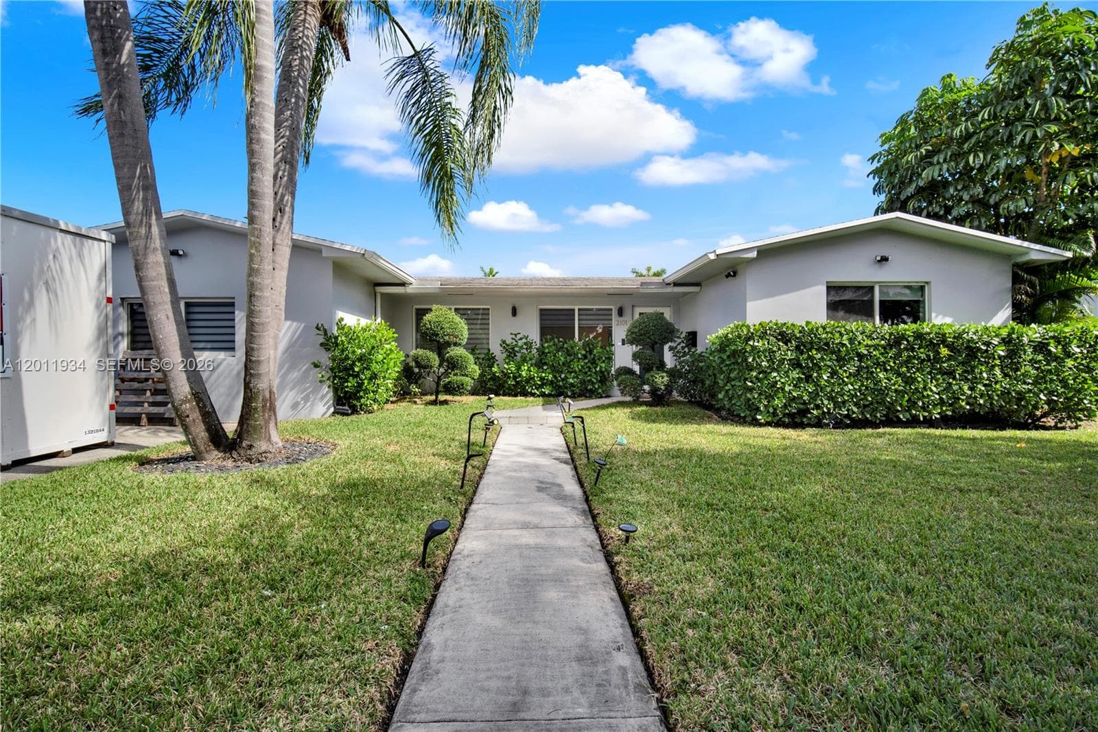21015 NE 19th Ct, Miami FL 33179 — 39