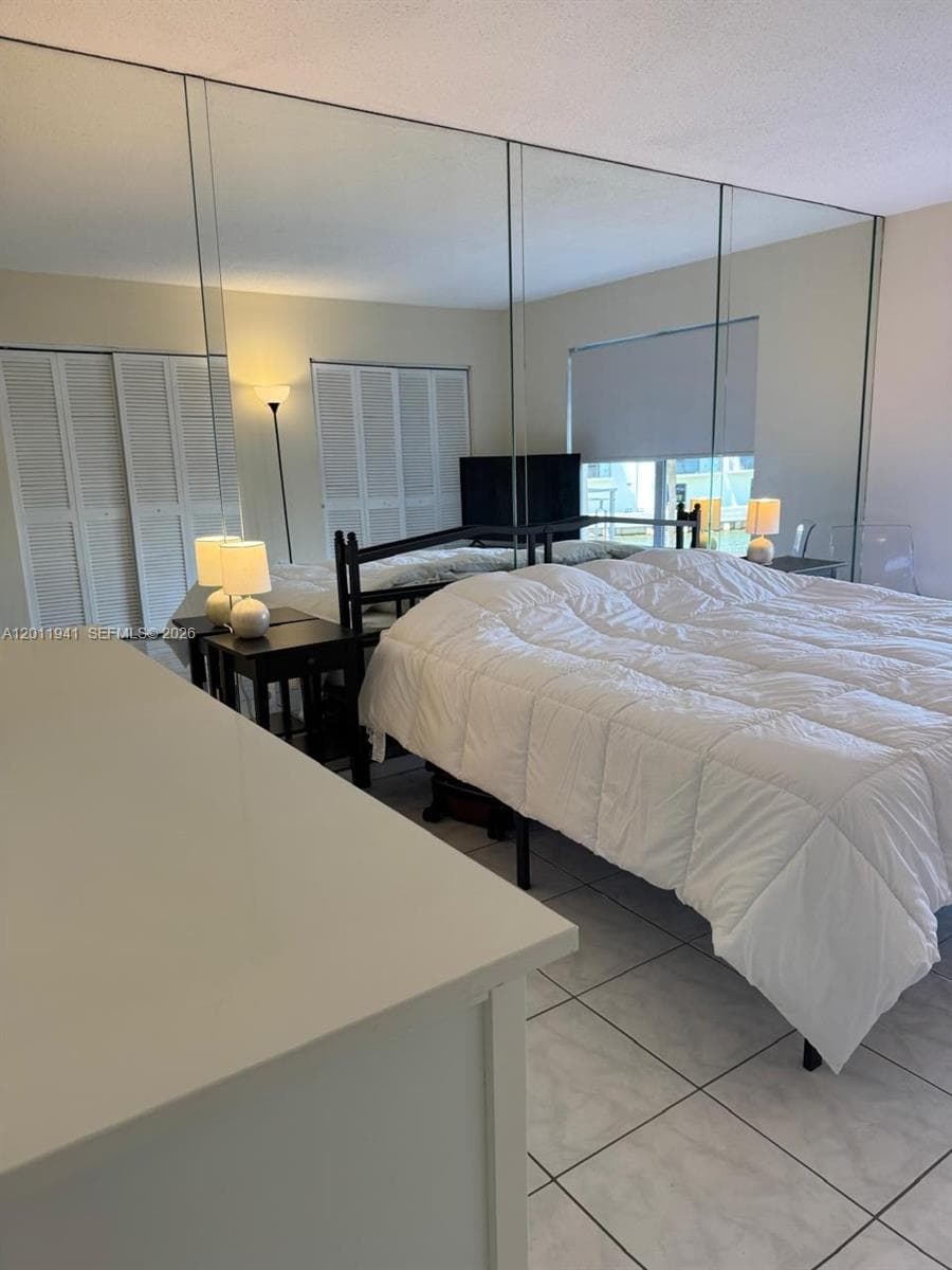 11111 Biscayne Blvd # 2H, Miami FL 33181 — 17