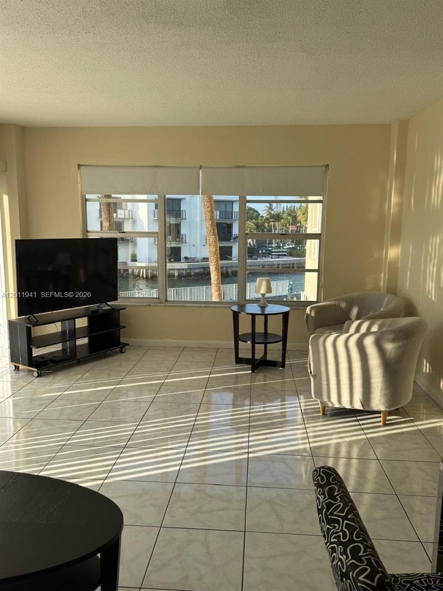 11111 Biscayne Blvd # 2H, Miami FL 33181 — 9