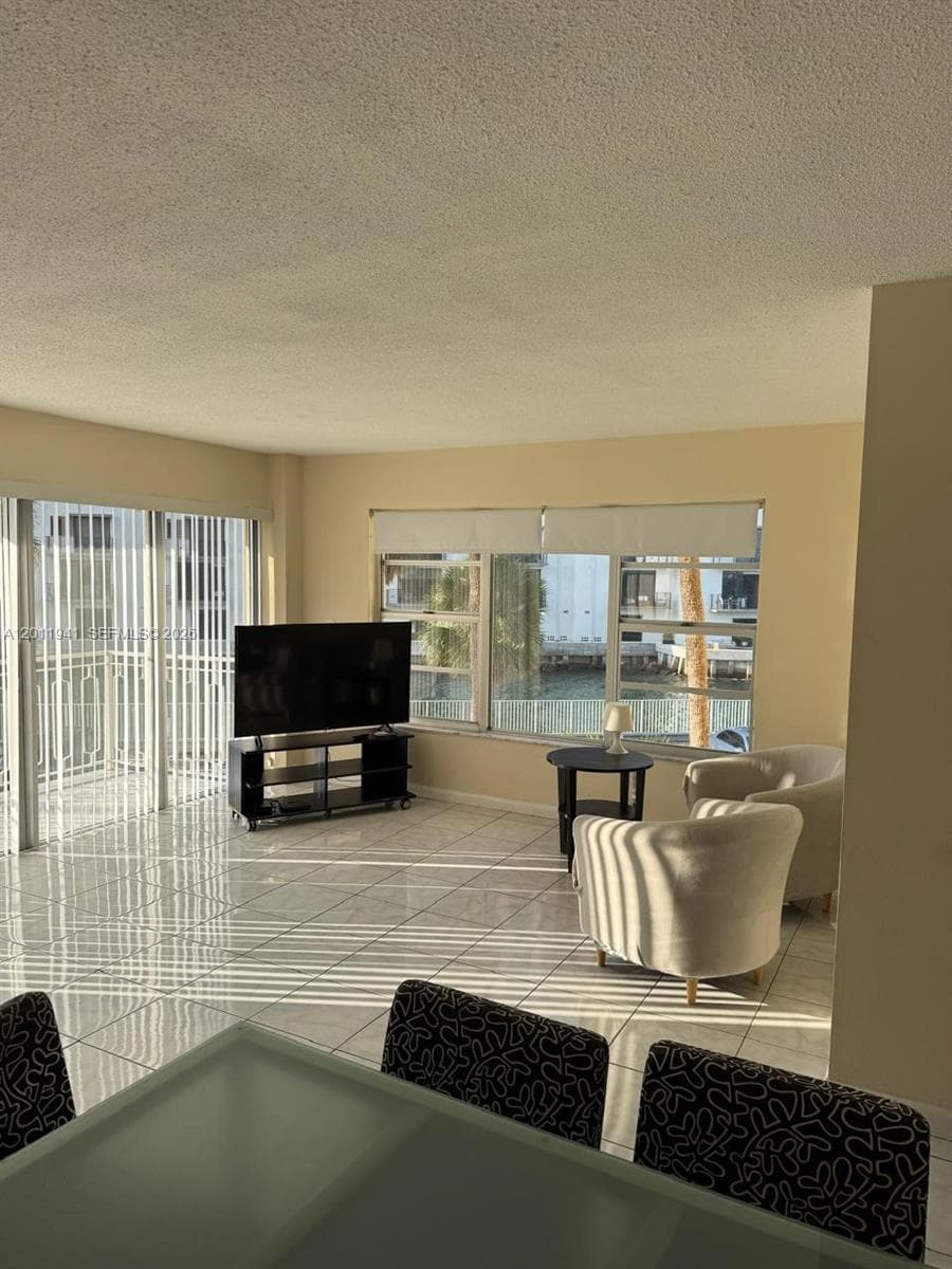 11111 Biscayne Blvd # 2H, Miami FL 33181 — 10