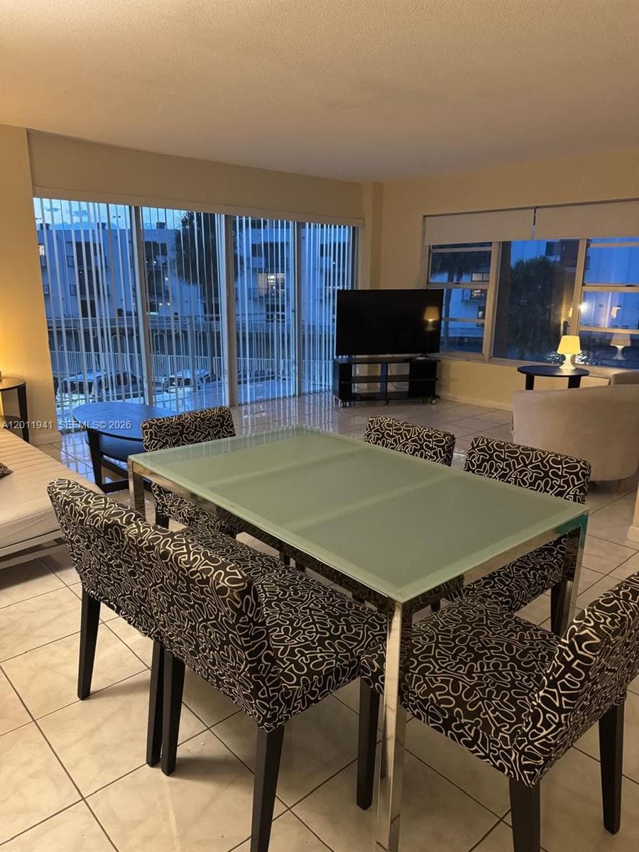 11111 Biscayne Blvd # 2H, Miami FL 33181 — 14