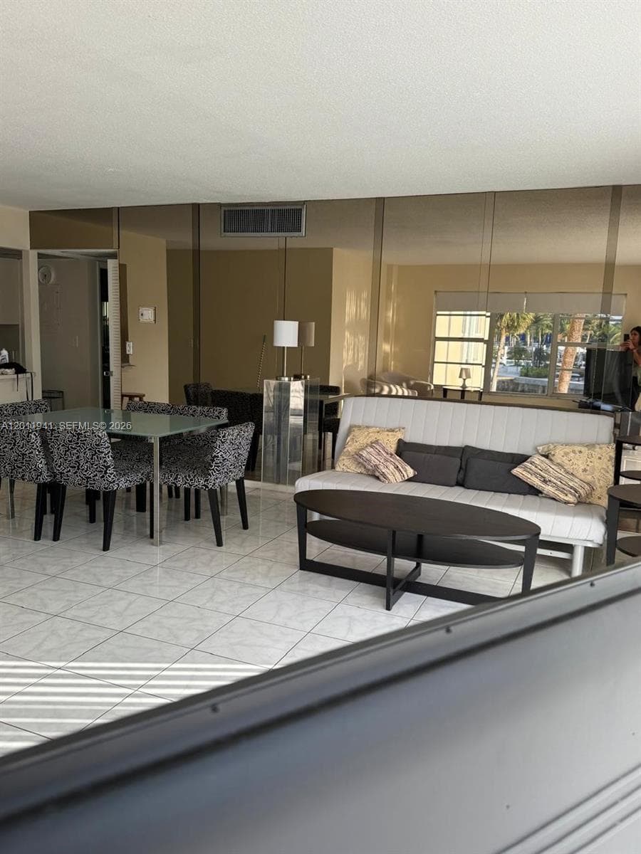 11111 Biscayne Blvd # 2H, Miami FL 33181 — 15
