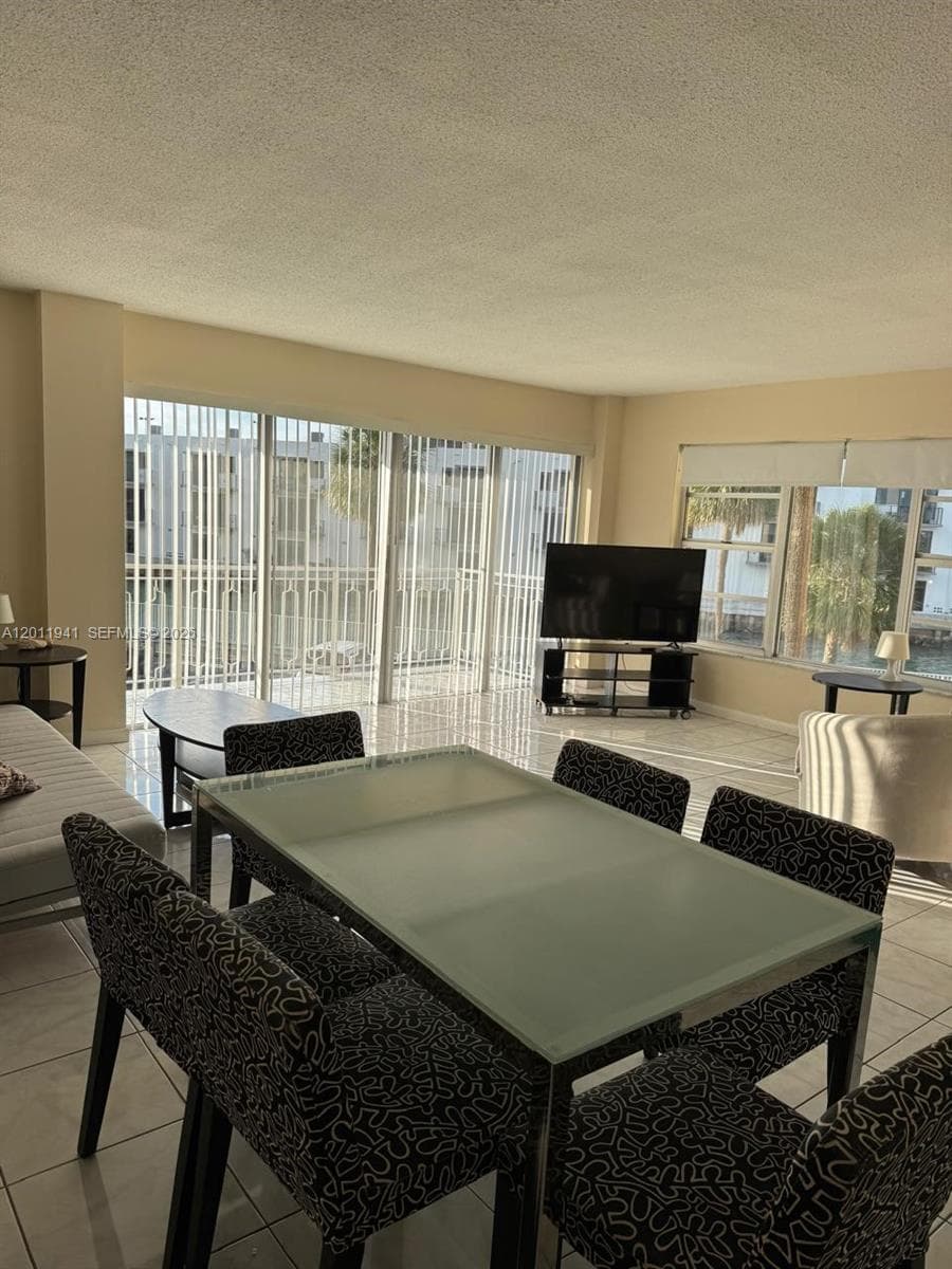 11111 Biscayne Blvd # 2H, Miami FL 33181 — 11