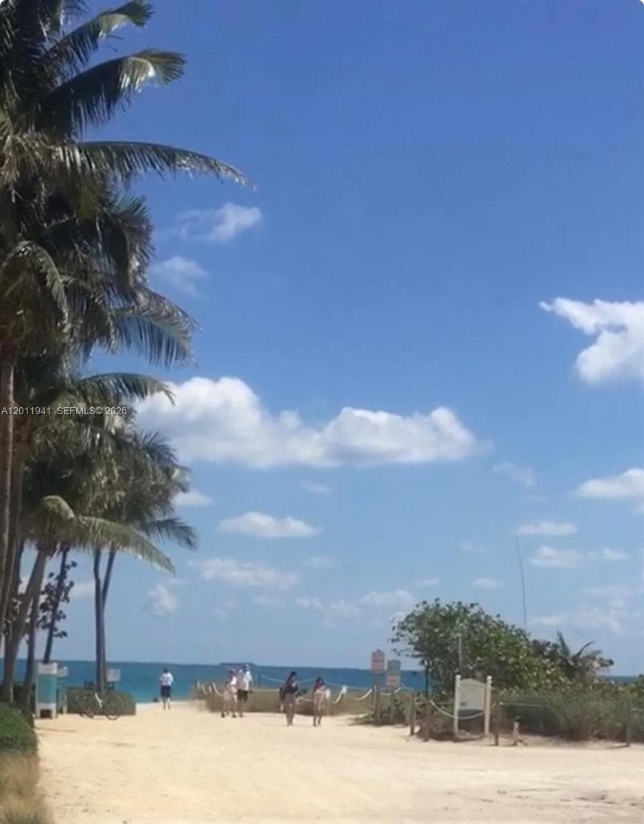 11111 Biscayne Blvd # 2H, Miami FL 33181 — 25