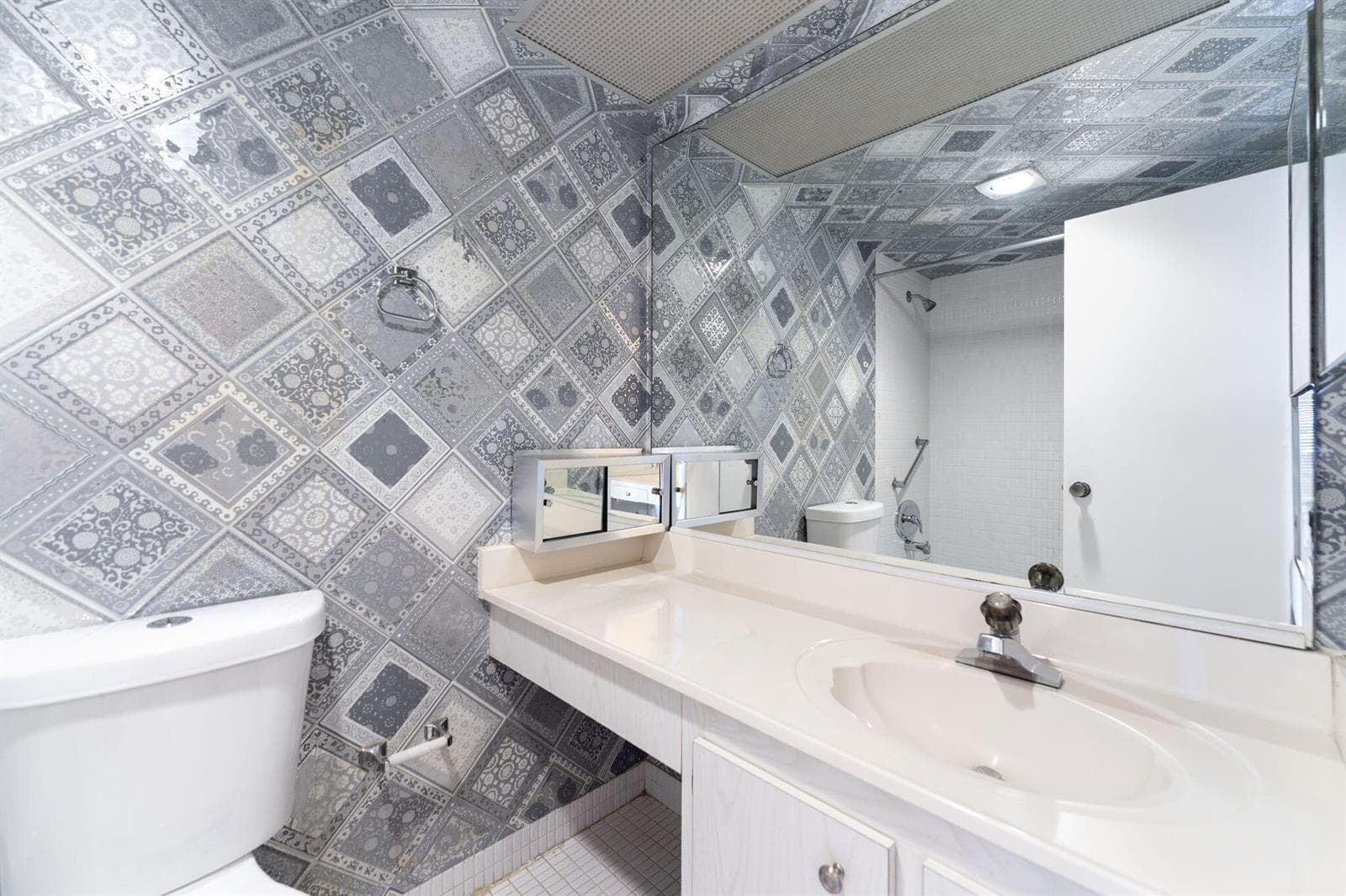 230 174th Street # 2402, Sunny Isles Beach FL 33160 — 23