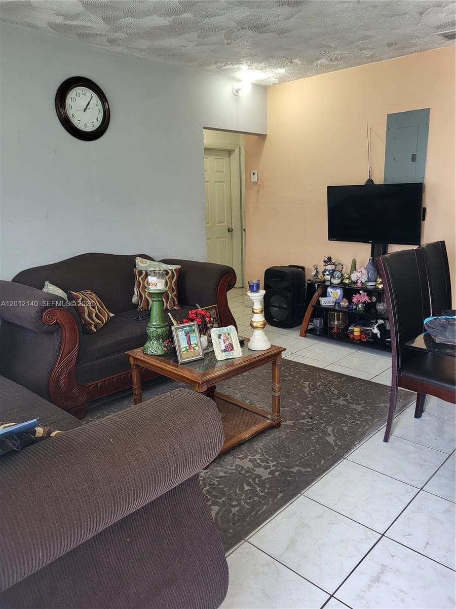 1886 NW 51st St, Miami FL 33142 — 1