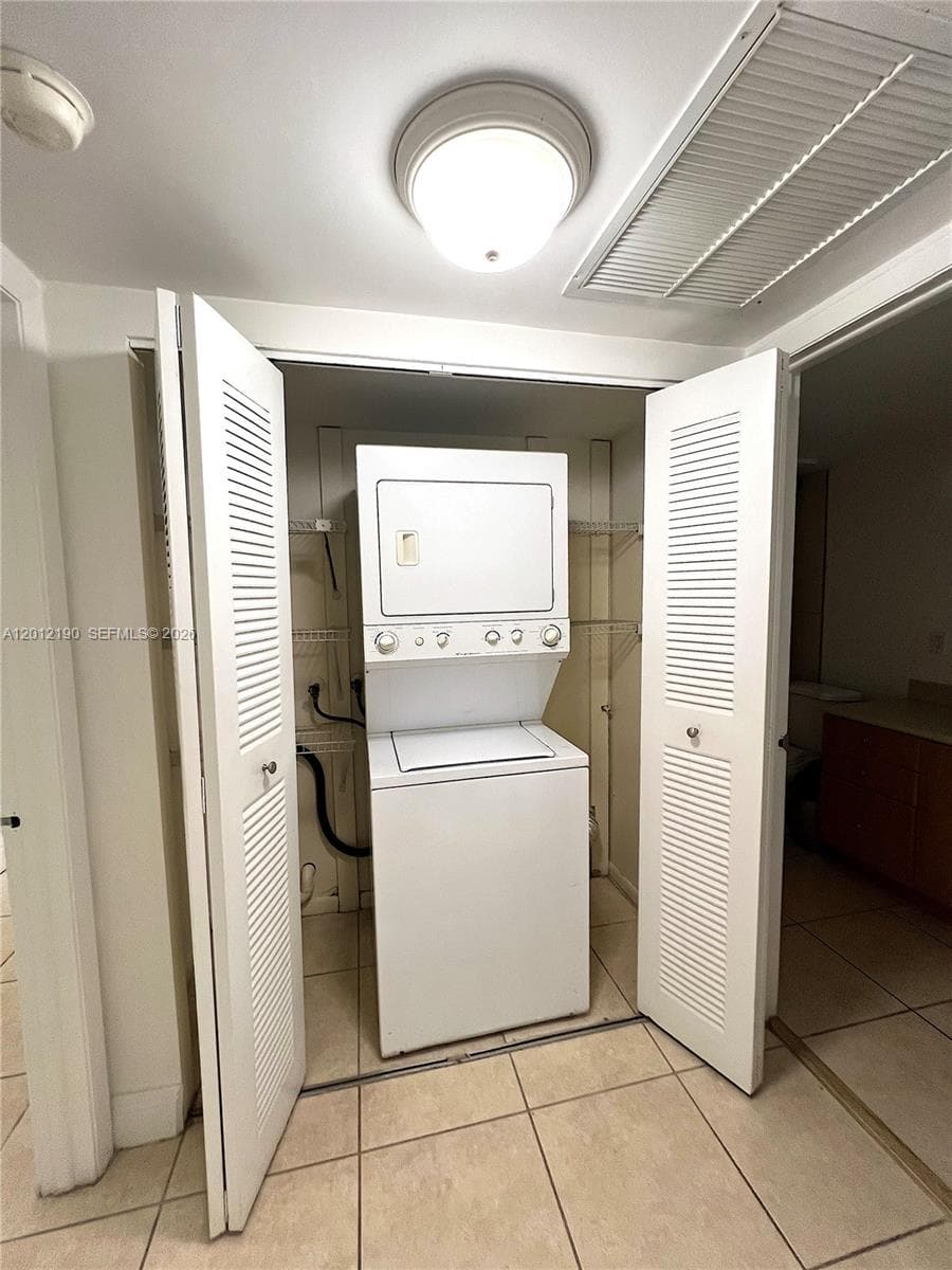8373 Lake Dr # 202, Doral FL 33166 — 16