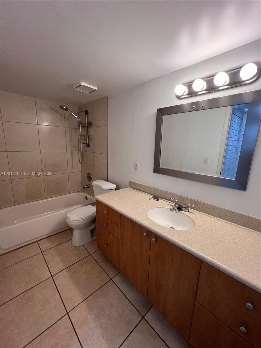 8373 Lake Dr # 202, Doral FL 33166 — 14