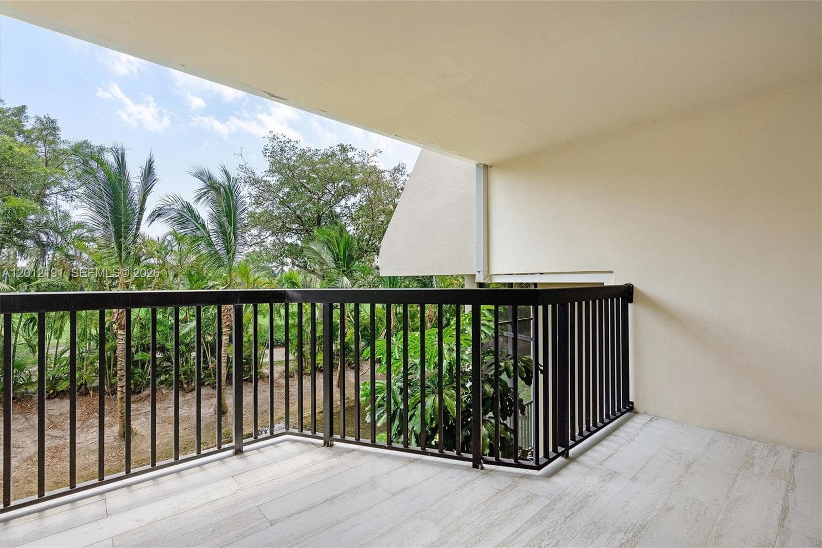 20341 W Country Club Dr # 11, Aventura FL 33180 — 30