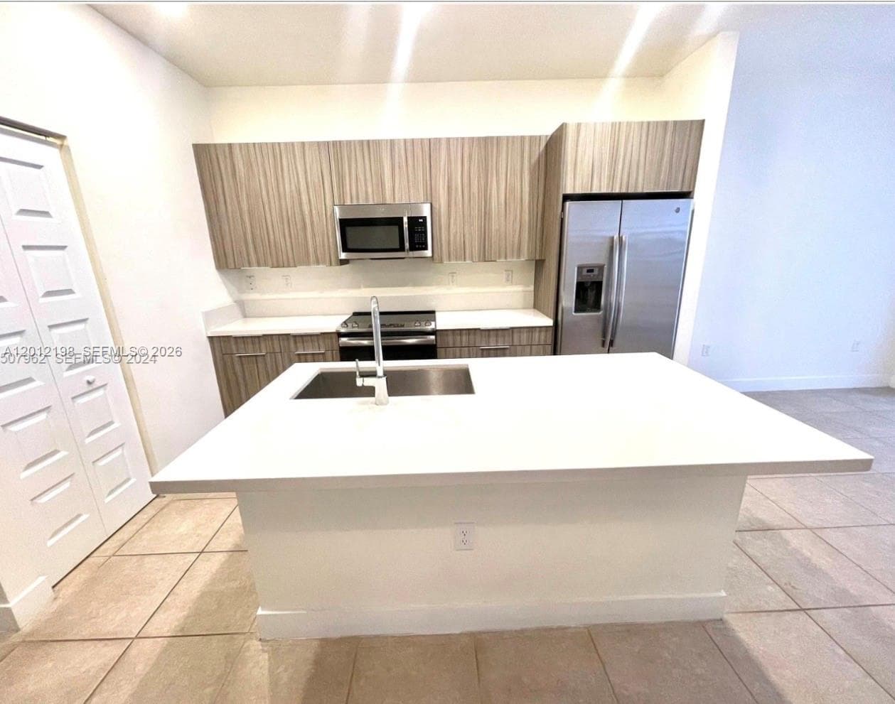 9083 NW 159th St # 9083, Miami Lakes FL 33018 — 5