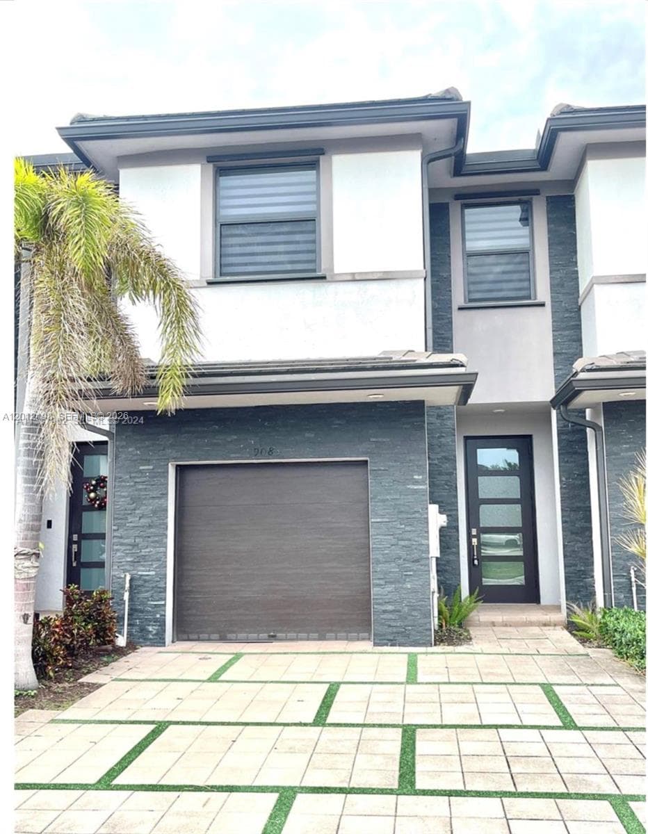 9083 NW 159th St # 9083, Miami Lakes FL 33018 — 4