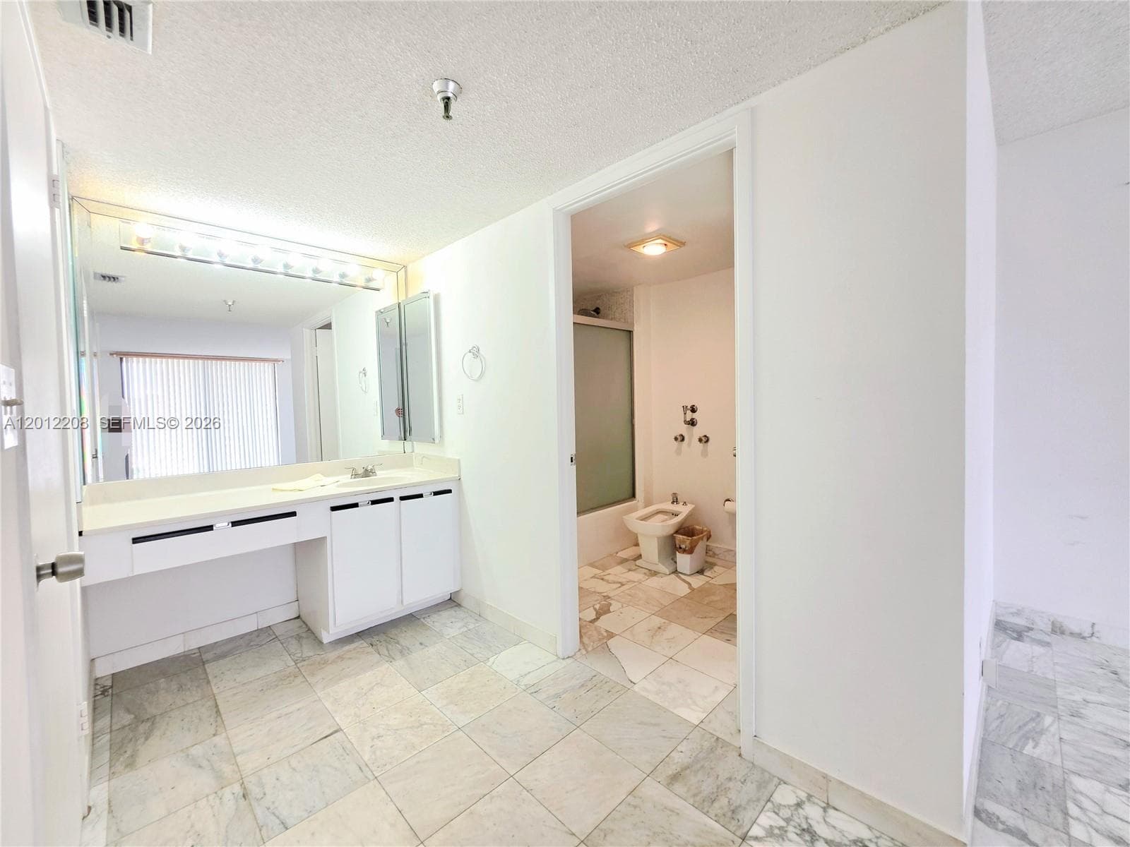 290 174th St # 1517, Sunny Isles Beach FL 33160 — 33