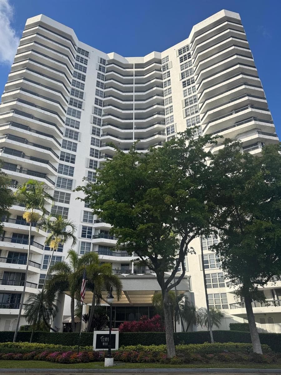 3400 NE 192nd St # 504, Aventura FL 33180 — 27