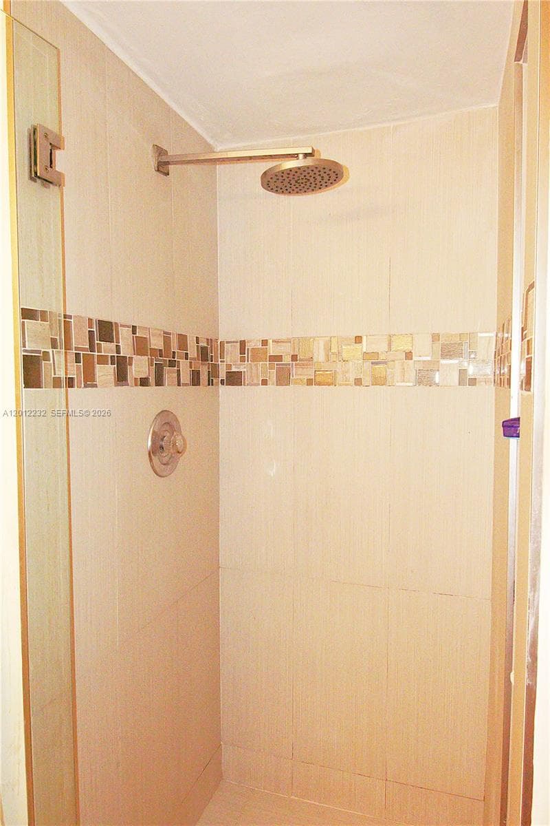 10241 NW 9th St Cir # 5, Miami FL 33172 — 36