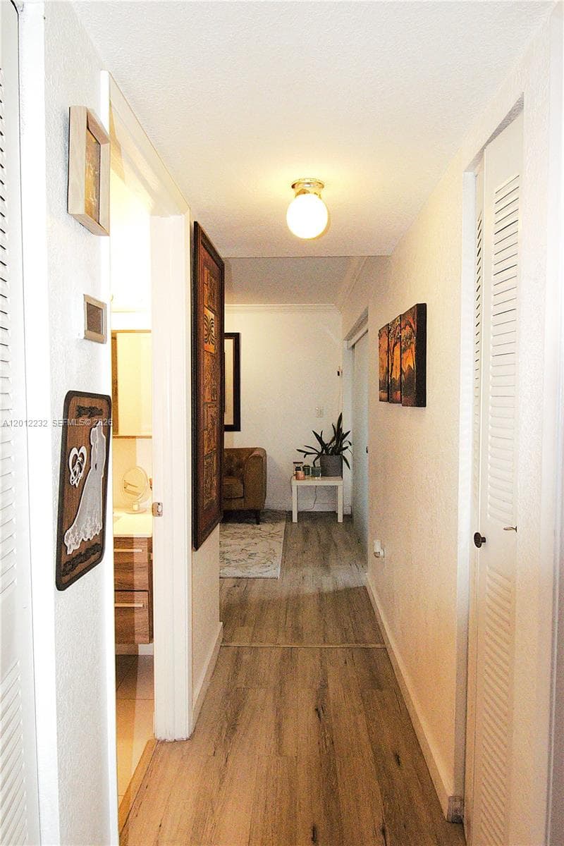 10241 NW 9th St Cir # 5, Miami FL 33172 — 33