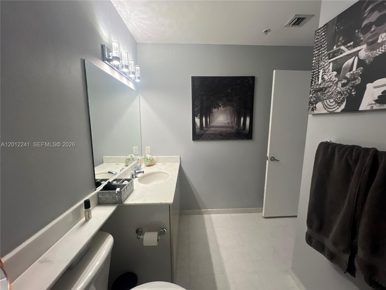 234 NE 3rd St # 703, Miami FL 33132 — 24