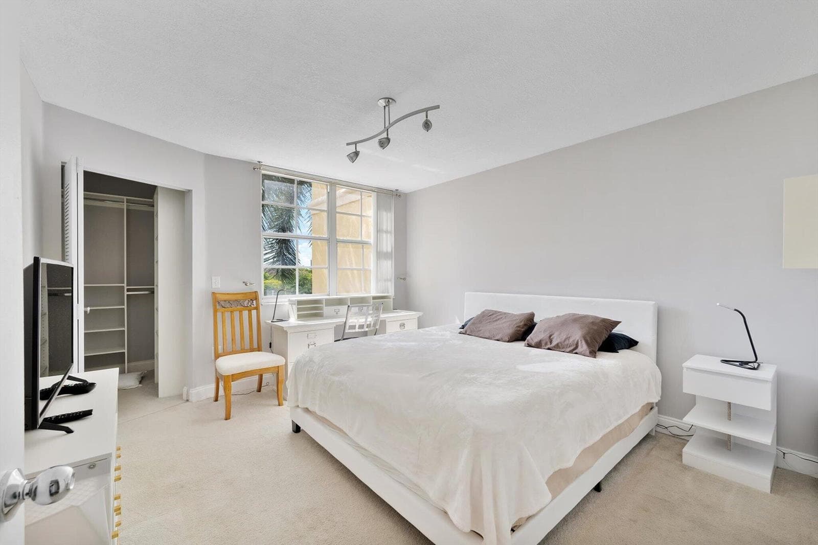 19601 E Country Club Drive # 7505, Aventura FL 33180 — 5