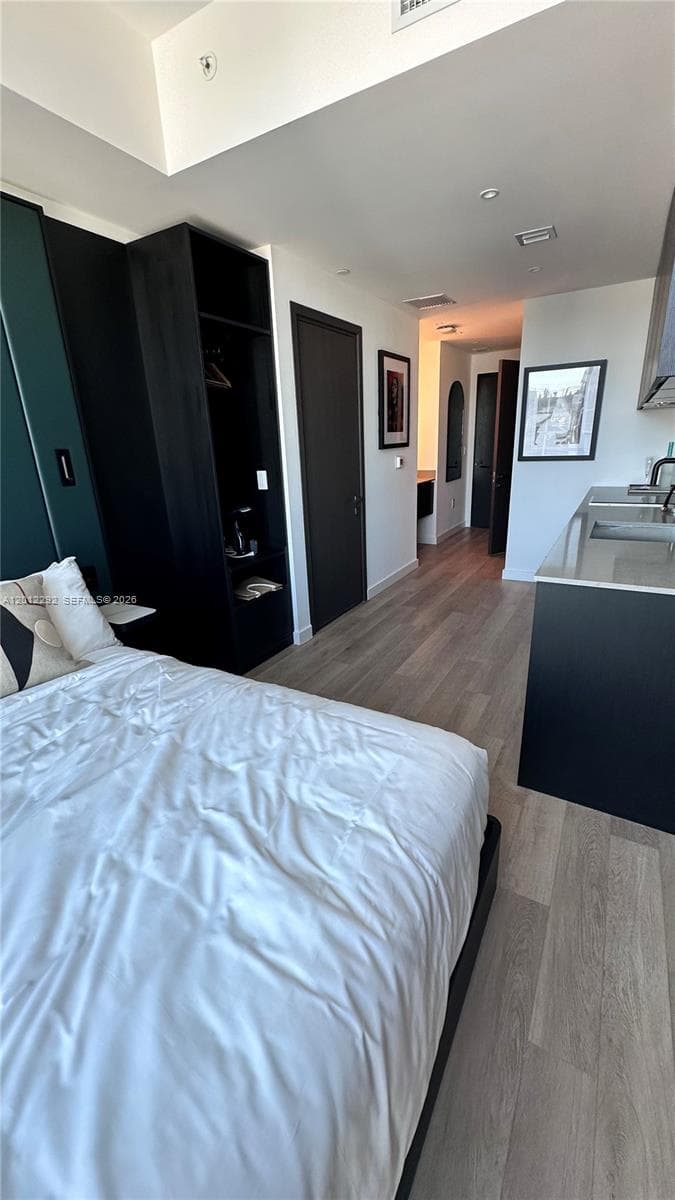 20 NE 11 # 2212A, Miami FL 33132 — 7