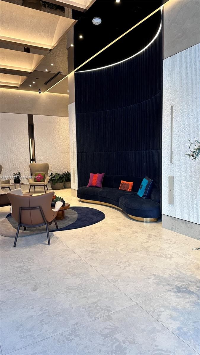 20 NE 11 # 2212A, Miami FL 33132 — 9